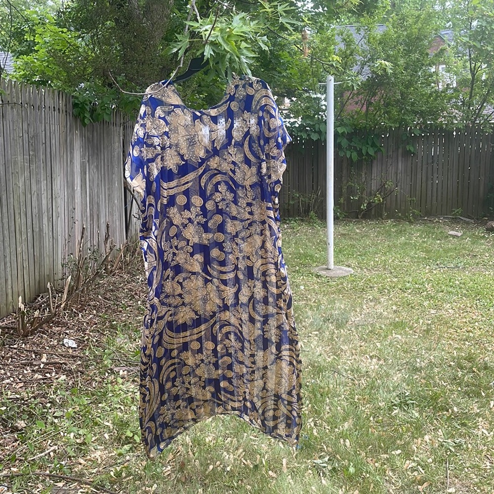 Cute free style dress,with sequins bean,in good condition.